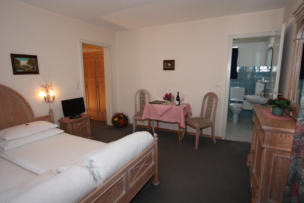 Haus Hollental Hotel การ์มิช-พาร์เทนเคียร์เชน ห้อง รูปภาพ
